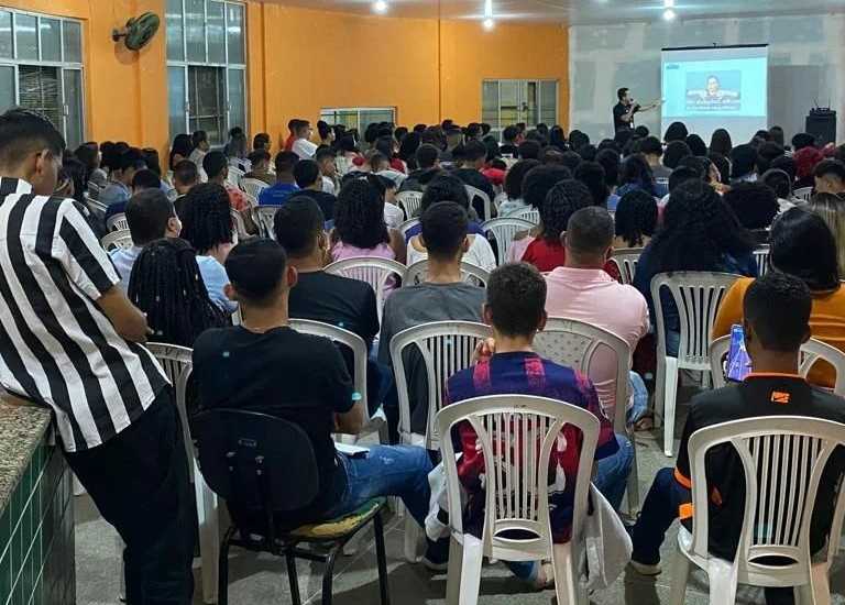 Camacã: Prefeitura e SEBRAE realizam palestra sobre como atender melhor o cliente e recebe um grande público